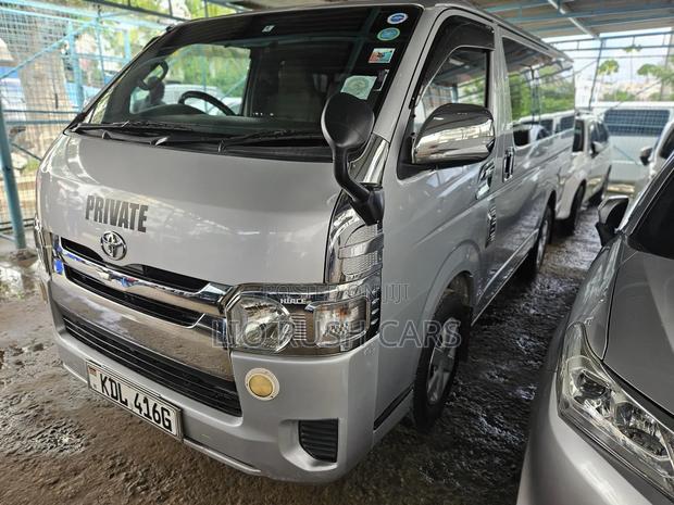 Toyota HiAce 2016 Silver - thumbnail 3