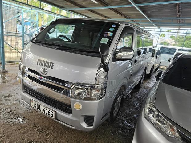 Toyota HiAce 2016 Silver