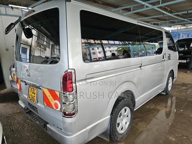 Toyota HiAce 2016 Silver - thumbnail 5