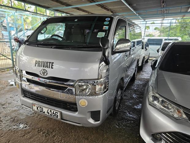 Toyota HiAce 2016 Silver - thumbnail 7