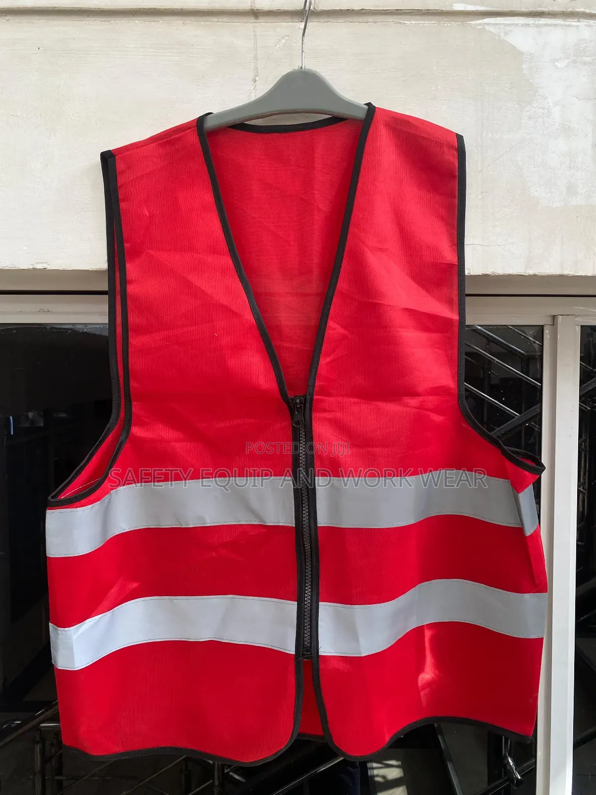 Red Zipped Reflectors For Warehouse And Logistic Workers