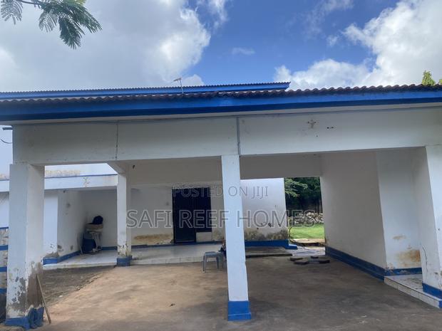 1.5 Acre Land Plus House for Lease Along Links Road - thumbnail 4