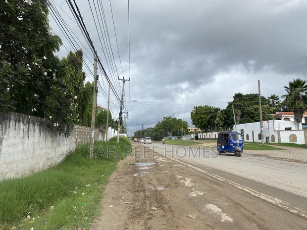 1.5 Acre Land Plus House for Lease Along Links Road - thumbnail 9