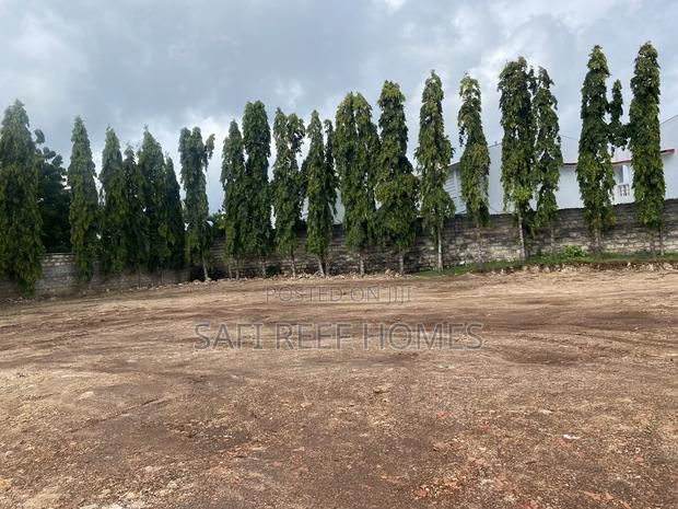 1.5 Acre Land Plus House for Lease Along Links Road - thumbnail 14