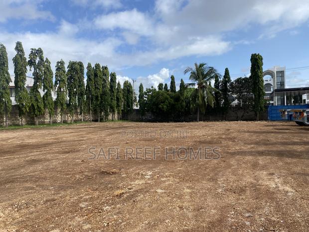 1.5 Acre Land Plus House for Lease Along Links Road - thumbnail 12