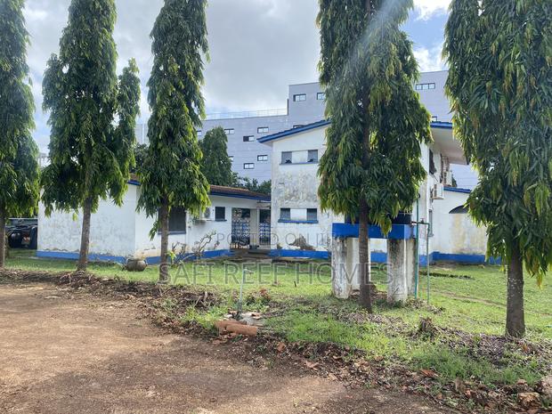 1.5 Acre Land Plus House for Lease Along Links Road - main view