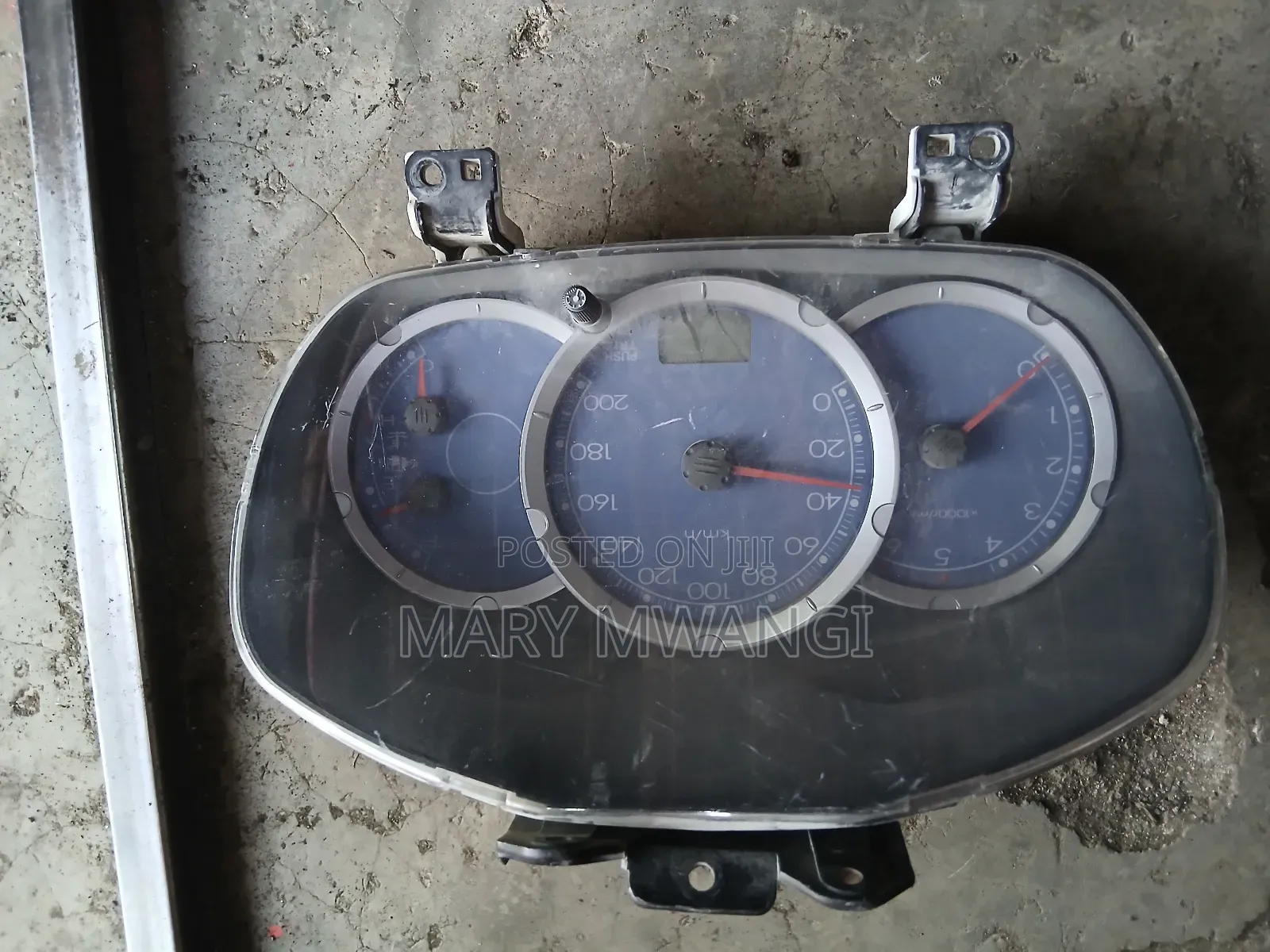 Mitsubishi L200 Clock