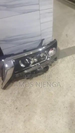 Toyota Land Cruiser J165 Xenon Headlight