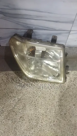 Nissan Navara 2010 Headlight