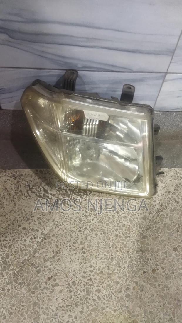 Nissan Navara 2010 Headlight - thumbnail 3