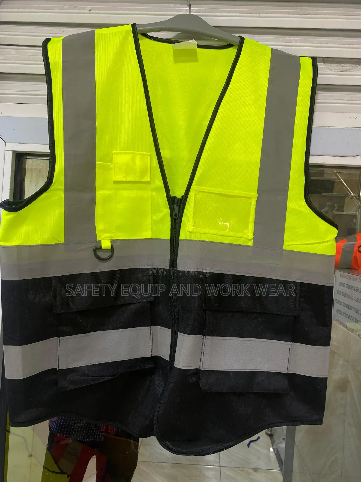 Multicolor Executive Reflector With Chest And Waist Pockets