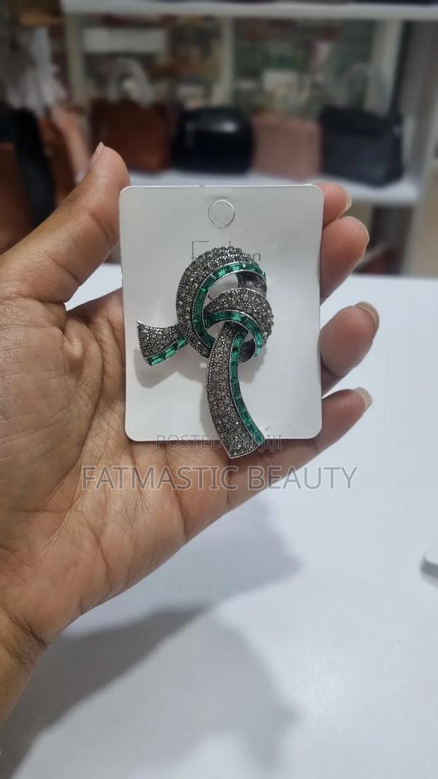 Bow Green Brooch - thumbnail 2