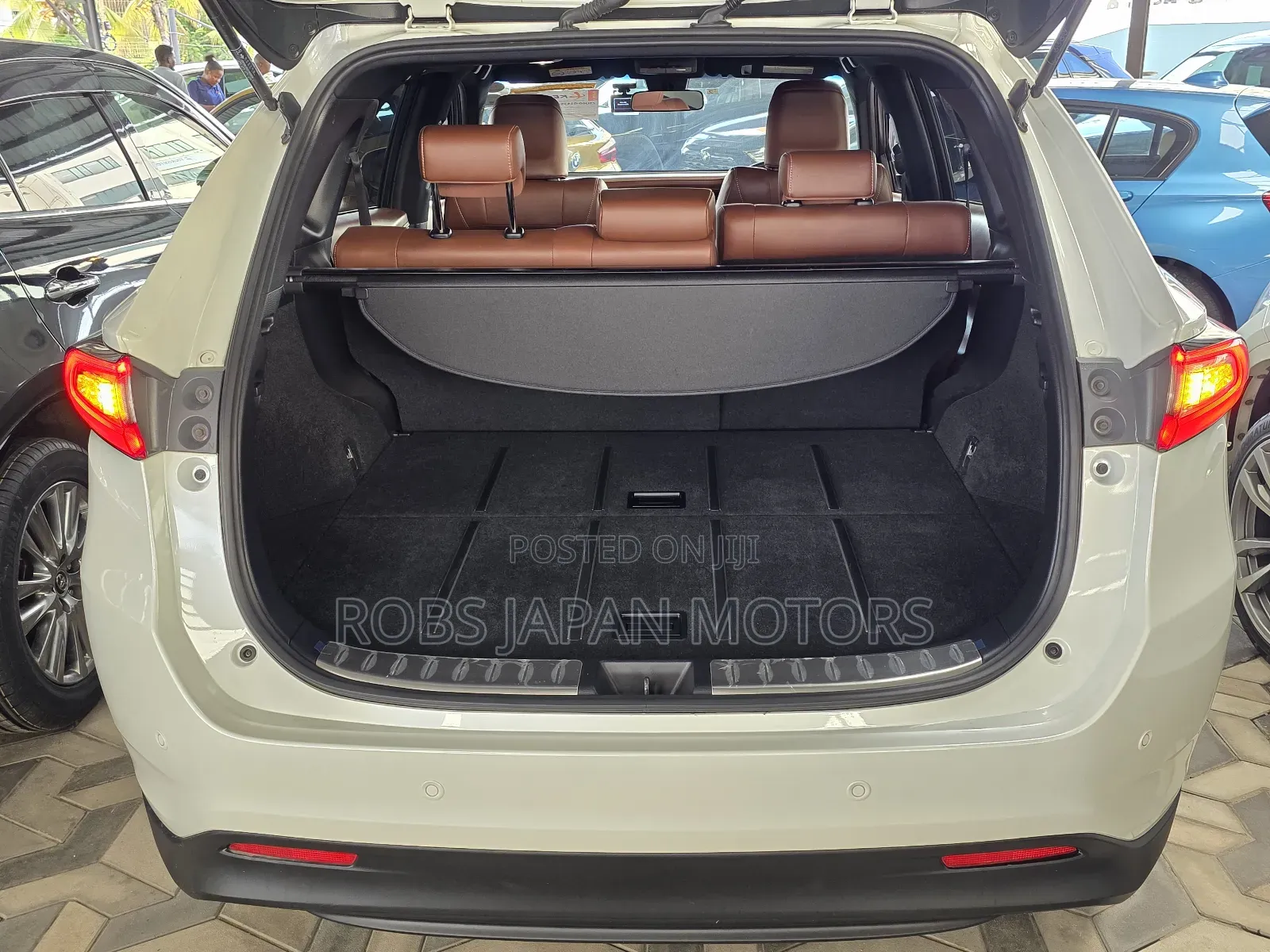 Toyota Harrier 2.0 2018 Off white