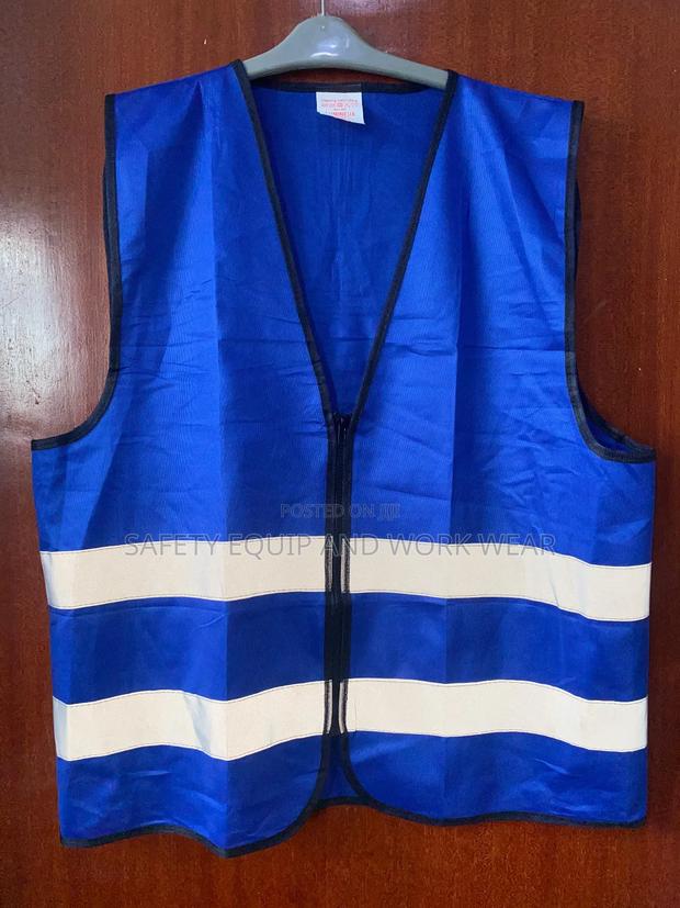 Blue Zipped Reflector With A Smooth Bold Design