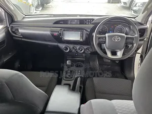 Toyota Hilux 2018 White