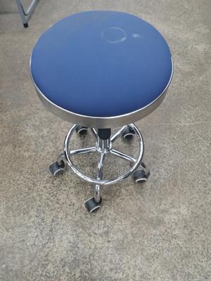 Adjustable Salon Stool - thumbnail 2