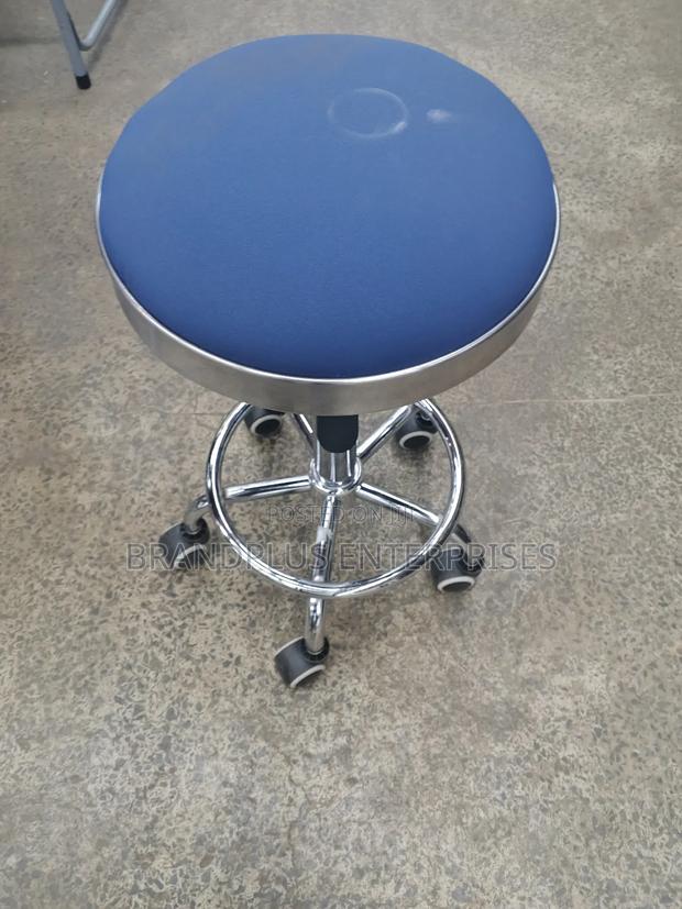 Adjustable Salon Stool - main view