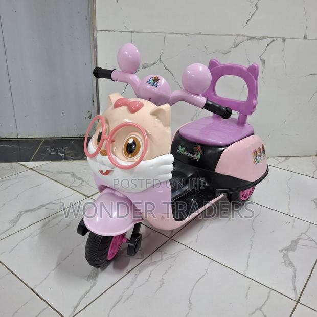 Scooter Bike Uses Rechargeable Battery 
Comes With Adapter