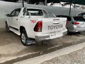 Toyota Hilux Revo Smart Cab Deisel 2.4 AWD 2018 Off white