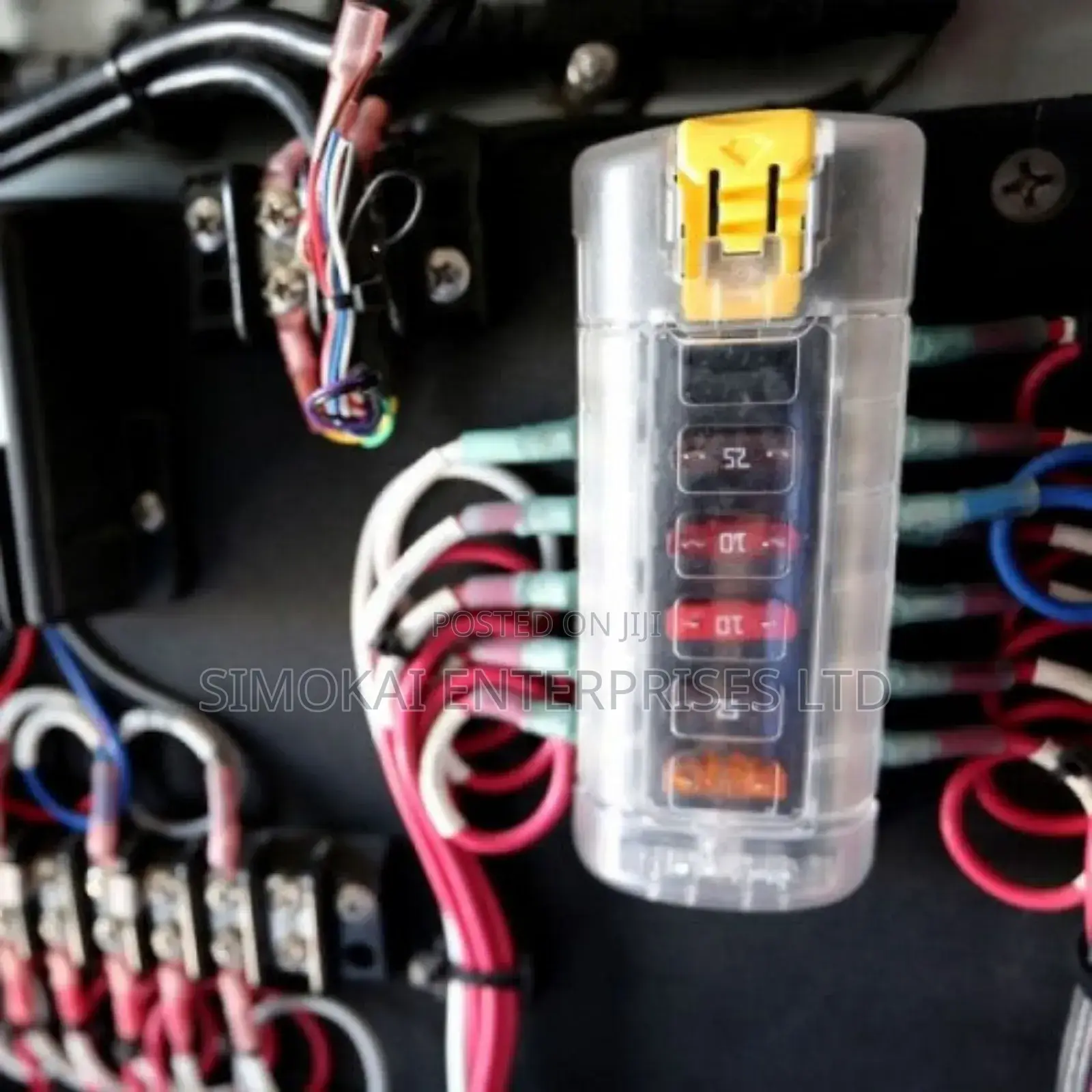 Independent Circuit Fuse Block With Cove