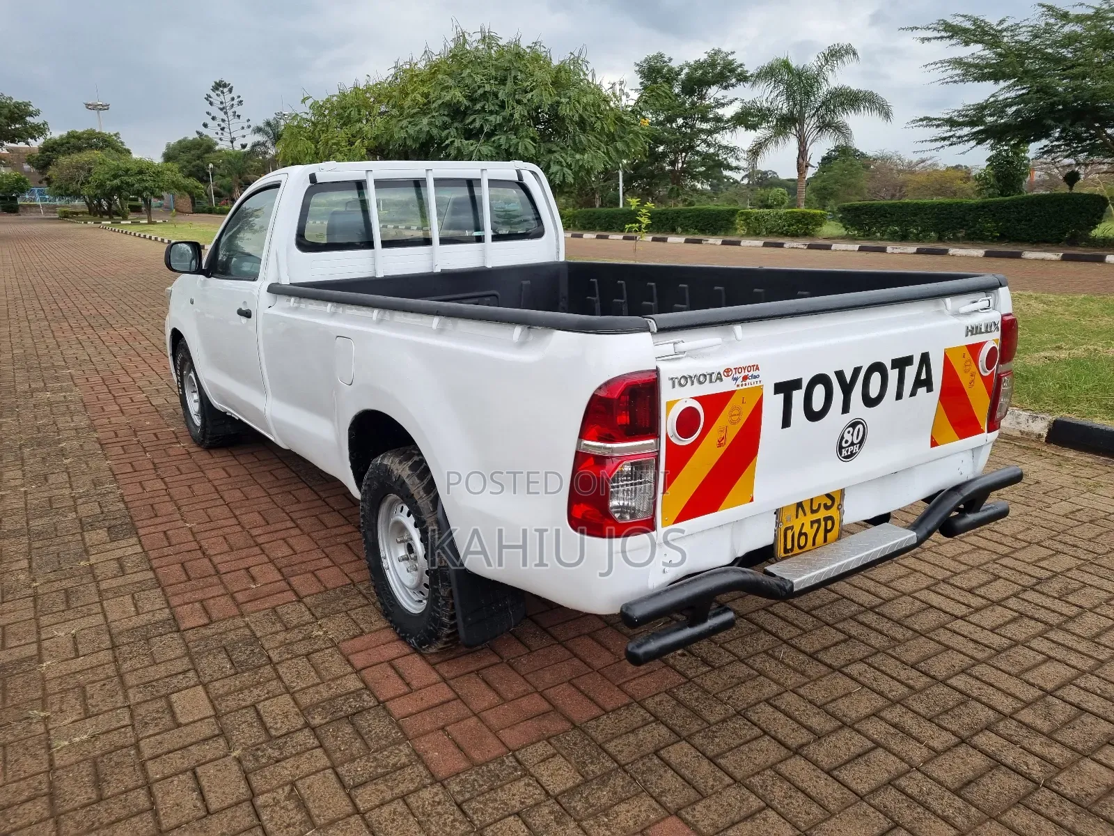 Toyota Hilux 2011 White