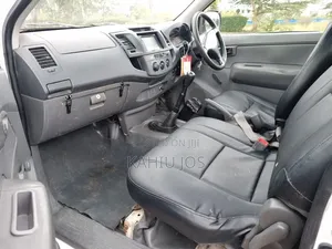Toyota Hilux 2011 White