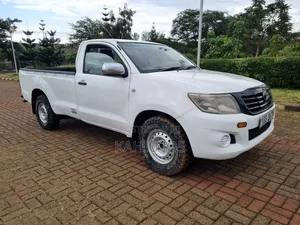 Toyota Hilux 2011 White