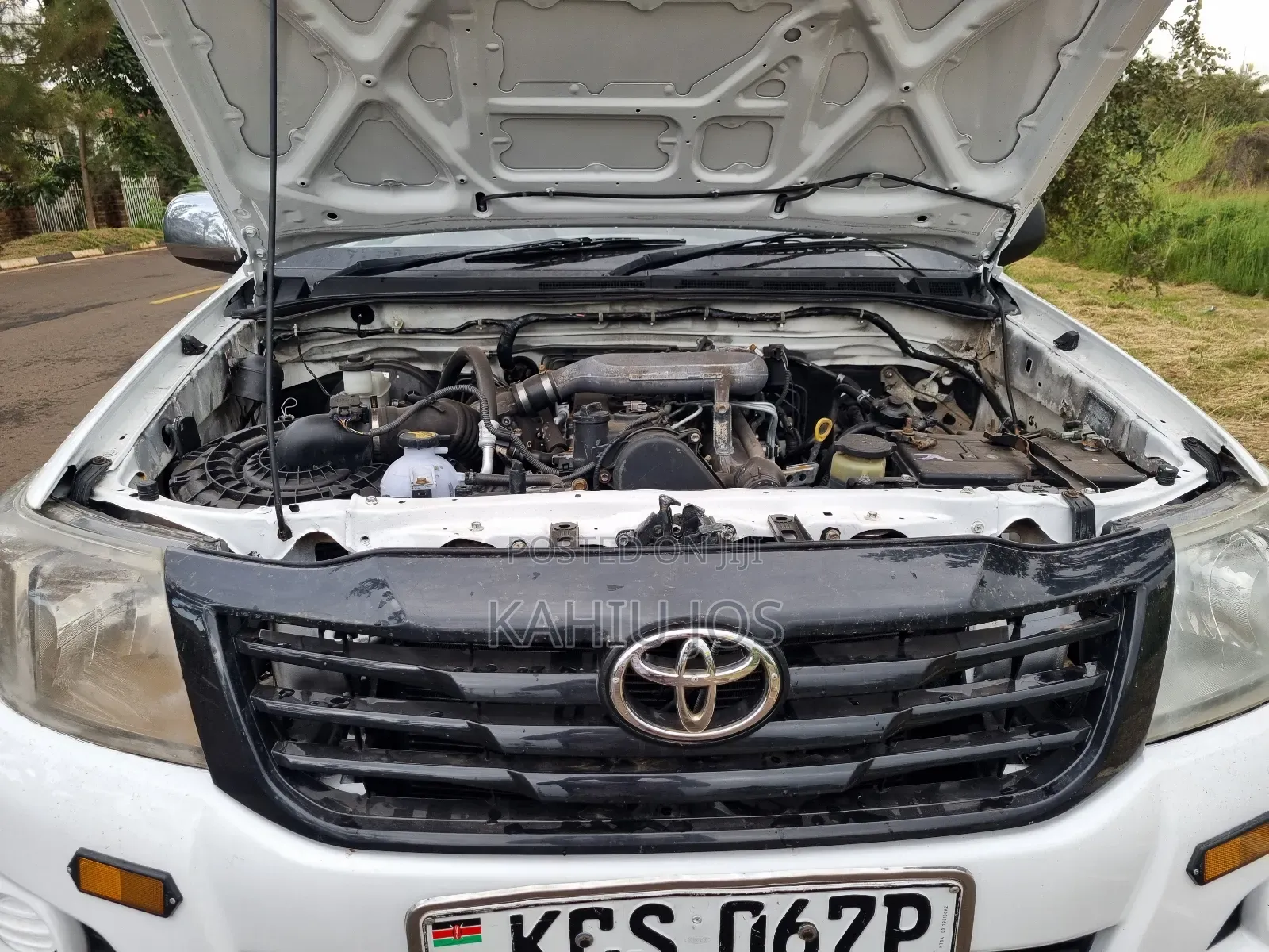 Toyota Hilux 2011 White