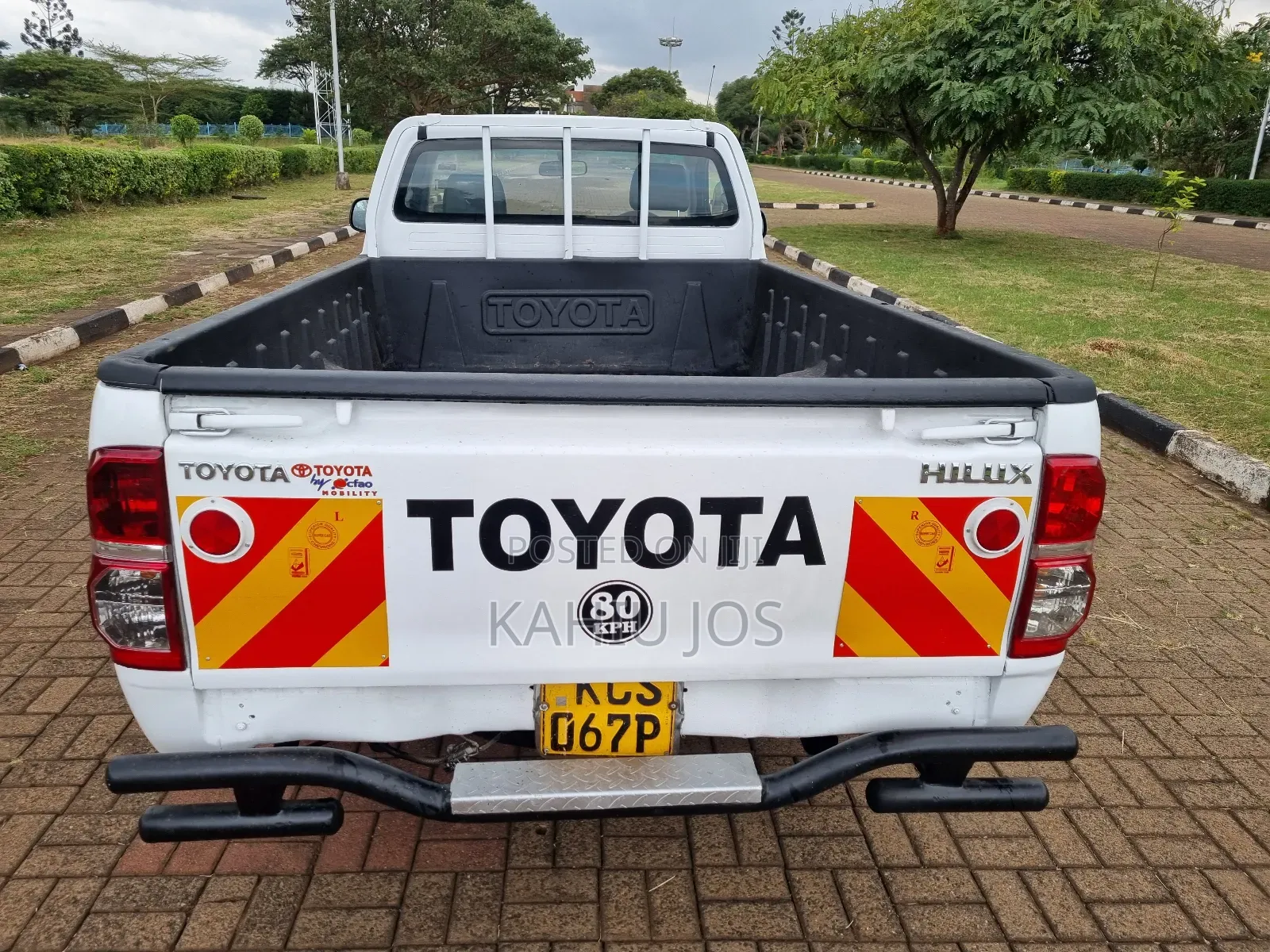 Toyota Hilux 2011 White