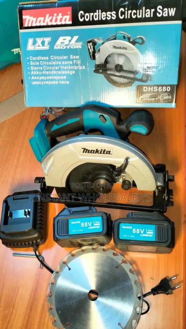 Rechargeable Makita Cordless Circular Saw