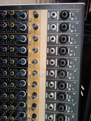 Soundcraft Gt24004fx Plain Mixer 24 Channels