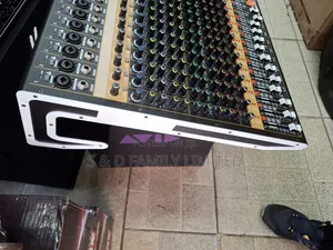 Soundcraft Gt24004fx Plain Mixer 24 Channels