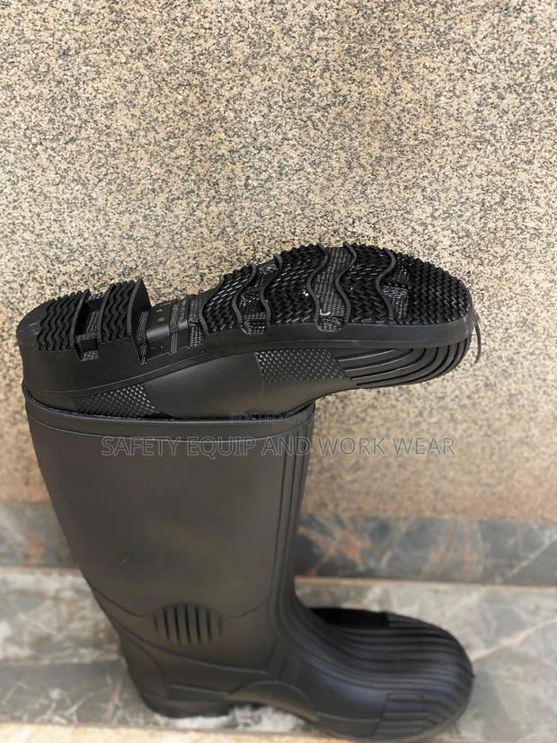 Heavy Duty Gumboots With Extra Wide Foot Design - main view