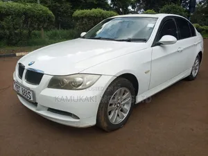 BMW 320i Sedan RWD 2006 White