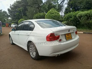 BMW 320i Sedan RWD 2006 White