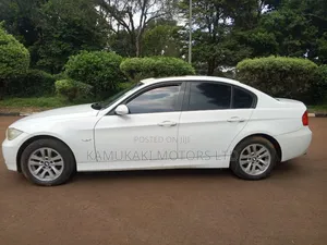 BMW 320i Sedan RWD 2006 White