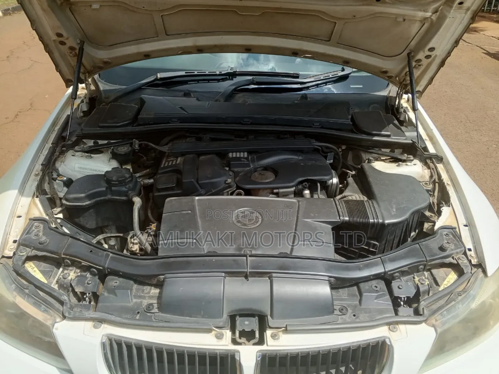 BMW 320i Sedan RWD 2006 White