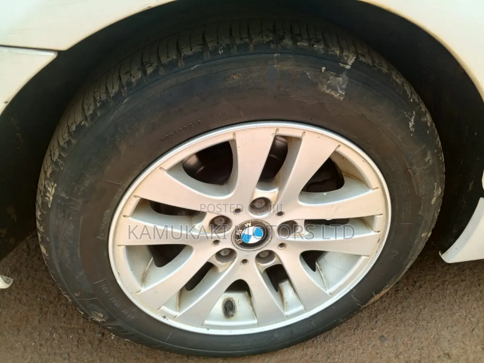 BMW 320i Sedan RWD 2006 White