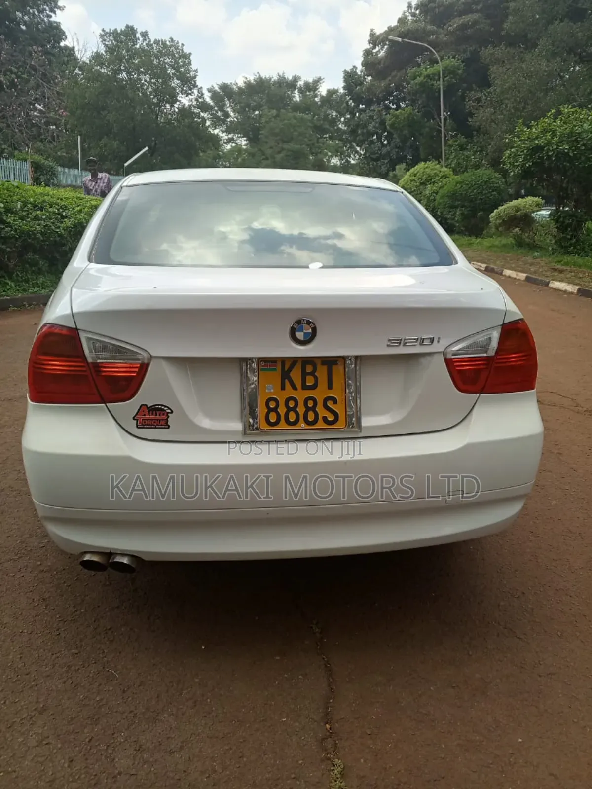 BMW 320i Sedan RWD 2006 White