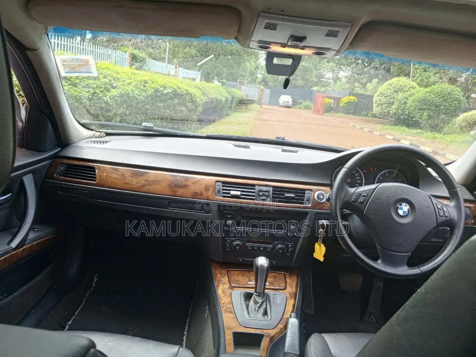 BMW 320i Sedan RWD 2006 White