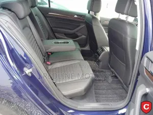 Volkswagen Passat 2018 Blue