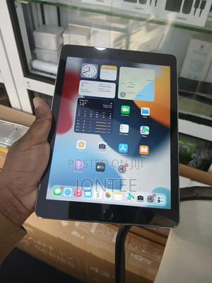 Apple iPad Air 2 64 GB Gray - main view
