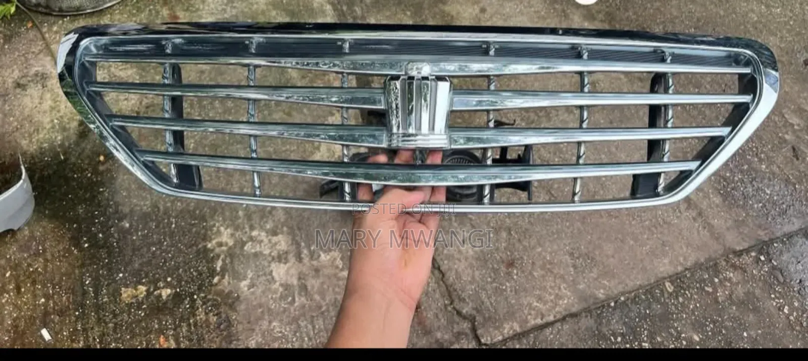 Ex Japan Toyota Crown Royal 2010 Grill