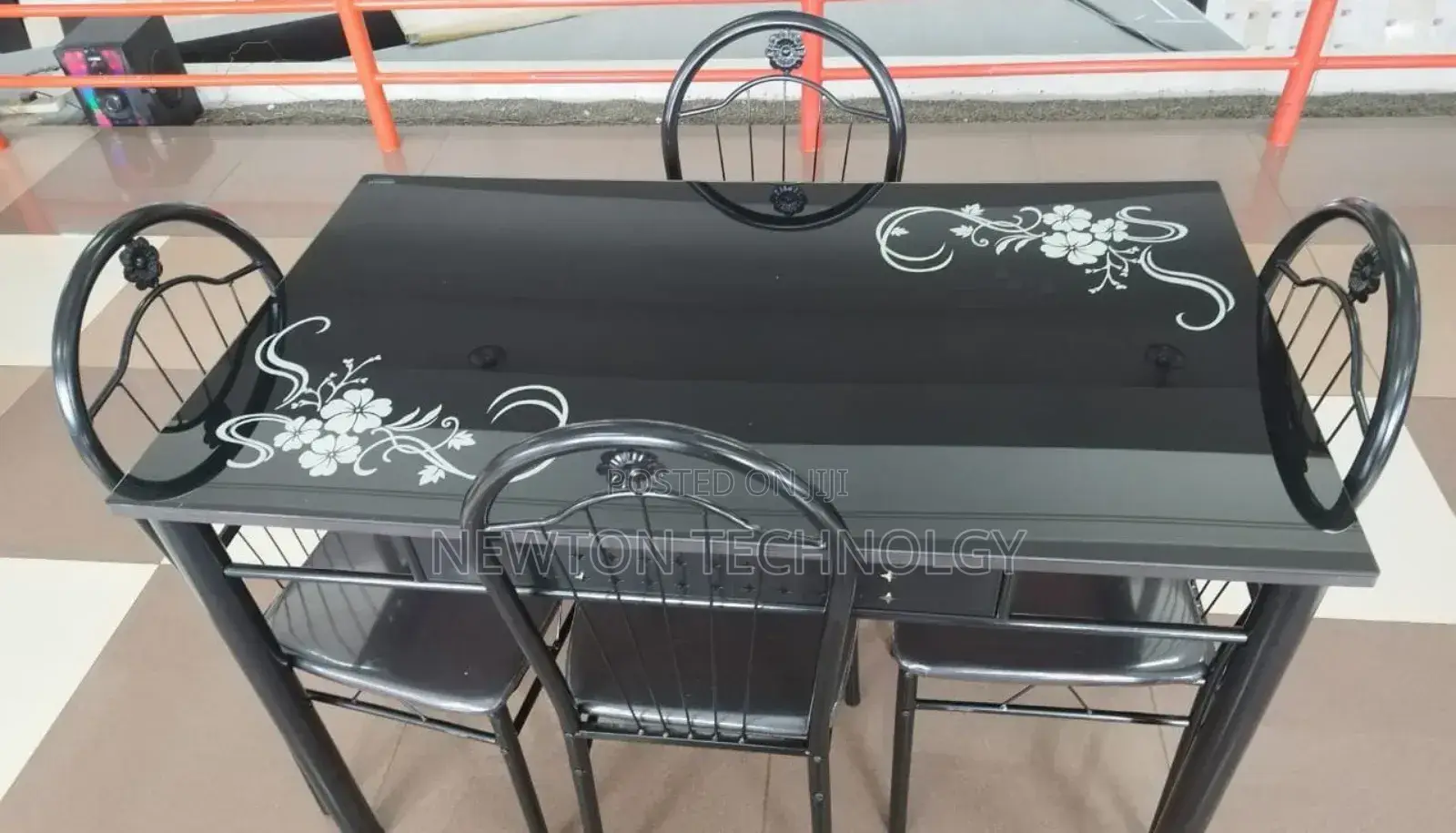 4 Sitter Dinning Table