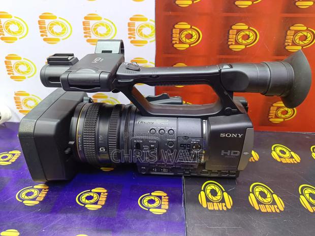 Sony Ax2000 Camcorder With 128gb Card - thumbnail 3