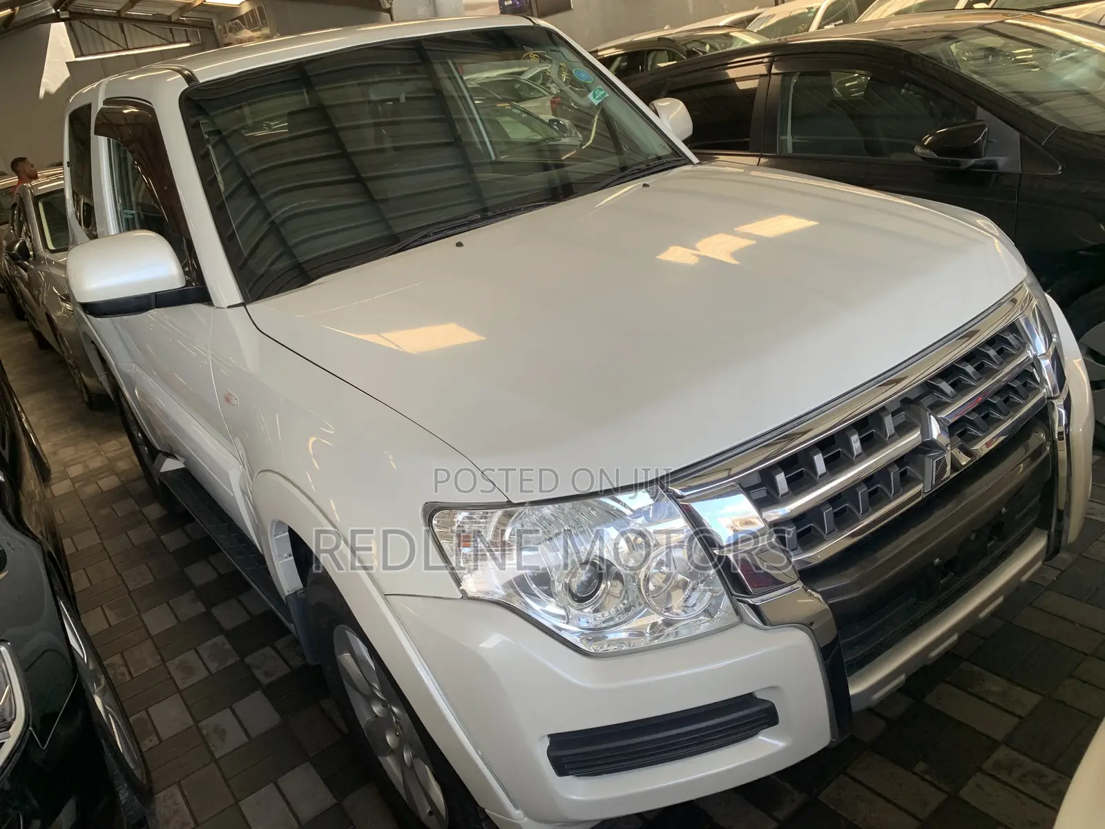 Mitsubishi Pajero V80 3.0 VR-I 2017 White