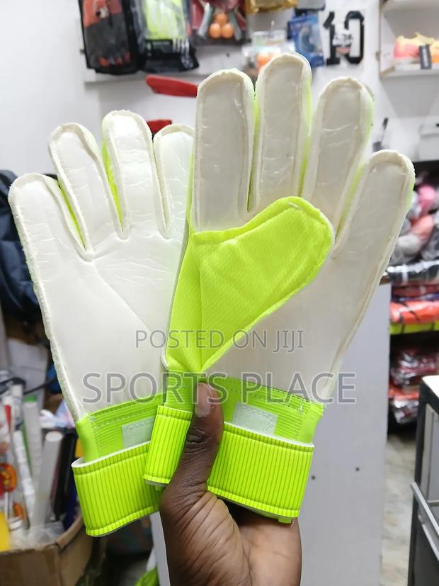 Kid's Adidas Goalkeeper Gloves - thumbnail 2