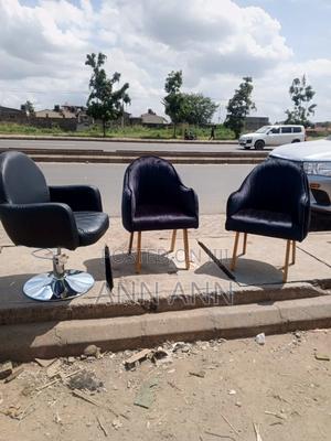 1 Hydraulic Styling Chair 2 Styling Chairs Black and Gold