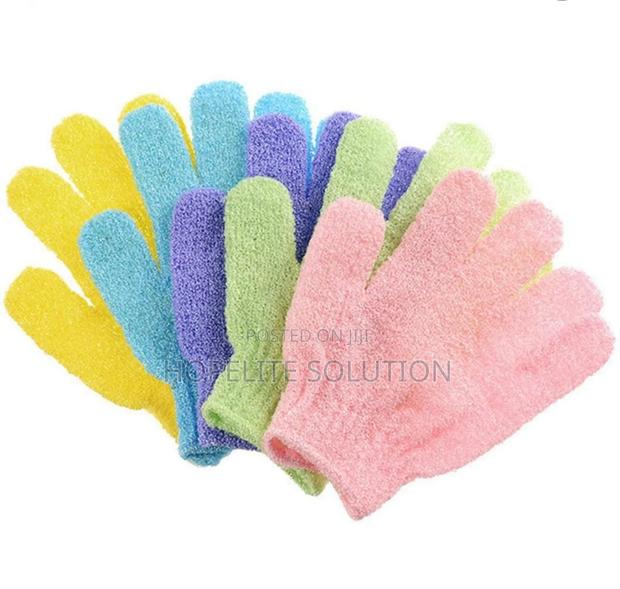 Exfoliating Shower Gloves - thumbnail 3