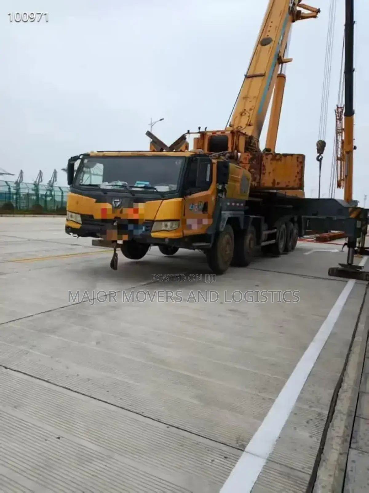 Hoisting Crane at Hand for Lifting Jobs and Services
